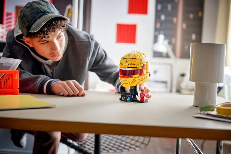 LEGO 43022 Kask Lewis Hamilton Scuderia Ferrari HP zdjęcie 11