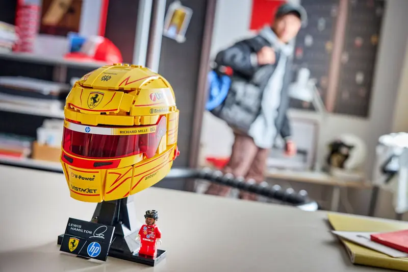 LEGO 43022 Kask Lewis Hamilton Scuderia Ferrari HP zdjęcie 12