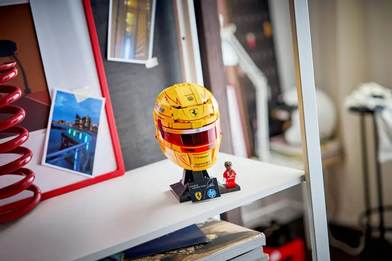 LEGO 43022 Kask Lewis Hamilton Scuderia Ferrari HP zdjęcie 13