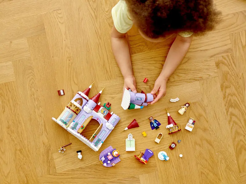 LEGO 43180 Zimowe święto w zamku Belli zdjęcie 7