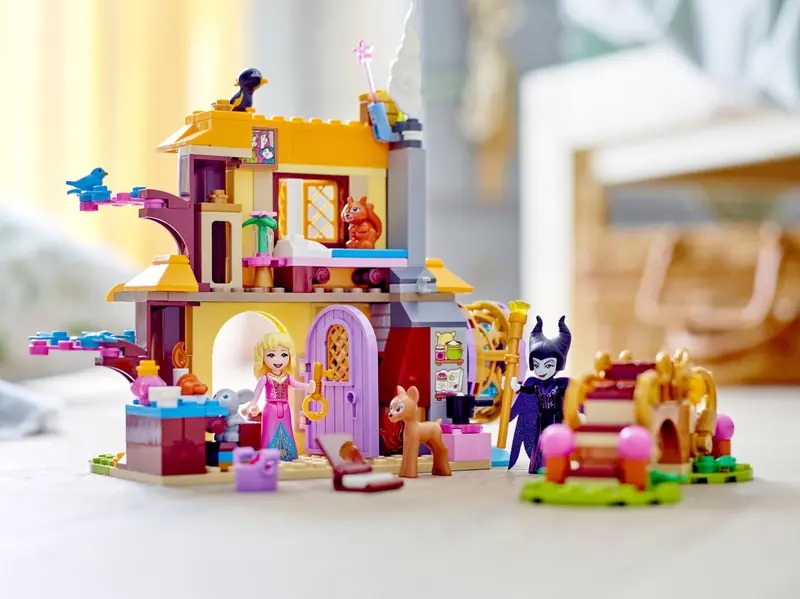 LEGO 43188 Leśna chatka Aurory zdjęcie 9