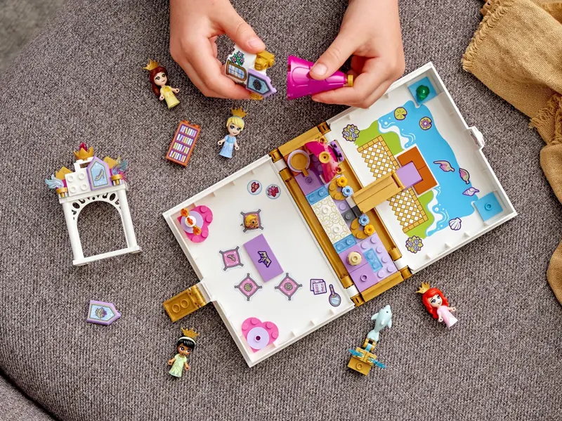 LEGO 43193 Książka z przygodami Arielki, Belli, Kopciuszka i Tiany zdjęcie 13