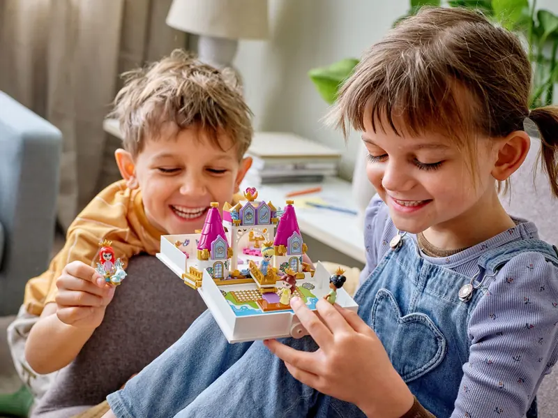 LEGO 43193 Książka z przygodami Arielki, Belli, Kopciuszka i Tiany zdjęcie 14