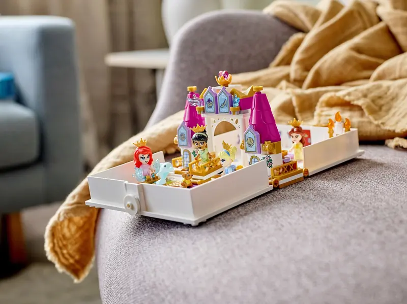 LEGO 43193 Książka z przygodami Arielki, Belli, Kopciuszka i Tiany zdjęcie 15