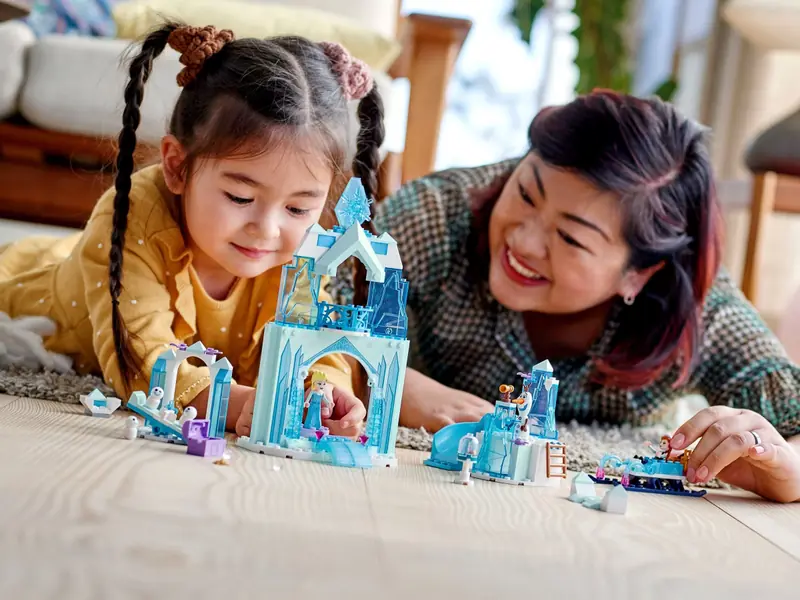 LEGO 43194 Lodowa kraina czarów Anny i Elzy zdjęcie 11