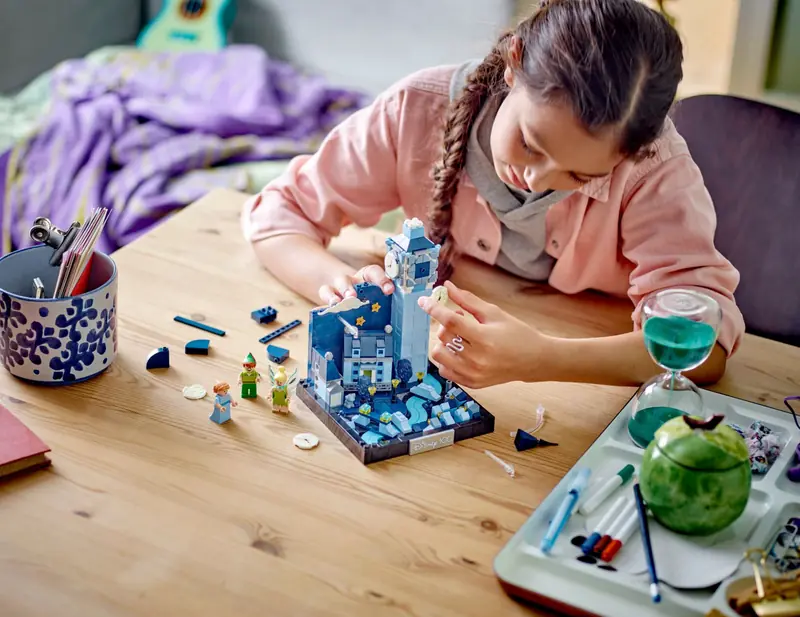 LEGO 43232 Lot Piotrusia Pana i Wendy nad Londynem zdjęcie 9