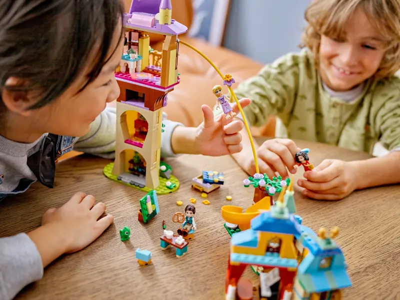 LEGO 43241 Wieża Roszpunki i Dziarskie Kaczątko zdjęcie 10
