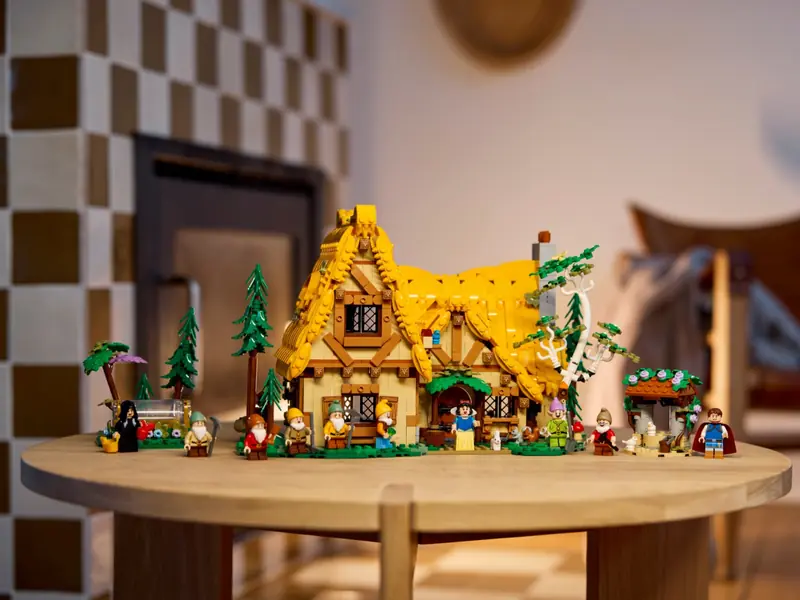 LEGO 43242 Chatka Królewny Śnieżki i siedmiu krasnoludków zdjęcie 10