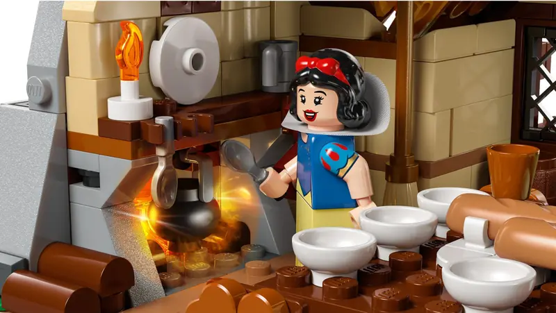 LEGO 43242 Chatka Królewny Śnieżki i siedmiu krasnoludków zdjęcie 8