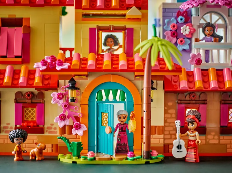LEGO 43245 Magiczny dom Madrigalów zdjęcie 10