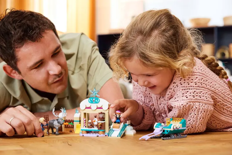 LEGO 43256 Przygoda na sankach Anny zdjęcie 9