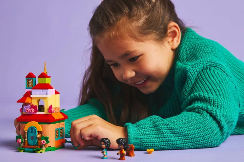 LEGO 43261 Nasze magiczne Encanto - Minidom zdjęcie 9