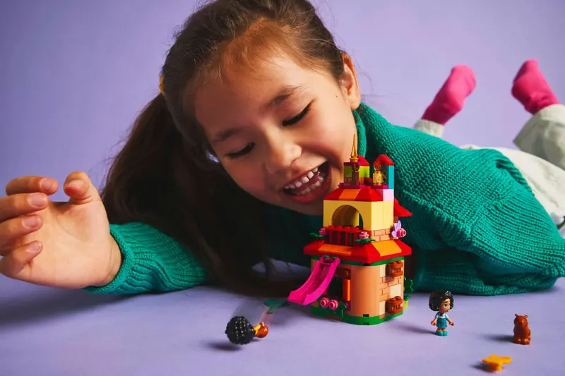 LEGO 43261 Nasze magiczne Encanto - Minidom zdjęcie 10