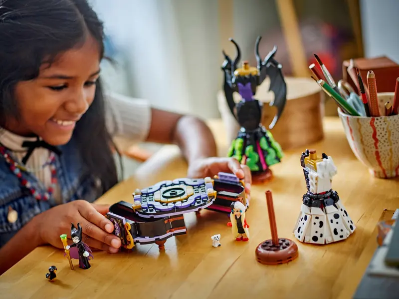LEGO 43262 Suknie Diaboliny i Cruelli De Mon zdjęcie 4