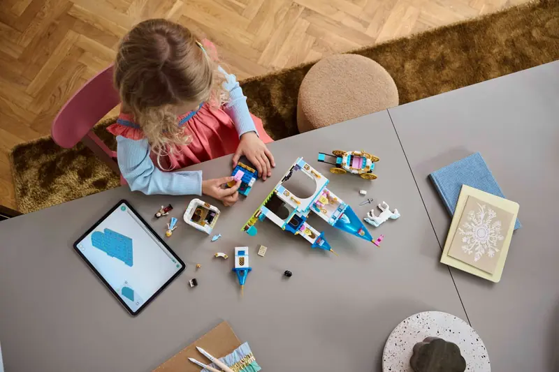 LEGO 43275 Zamek Kopciuszka i kareta zdjęcie 9