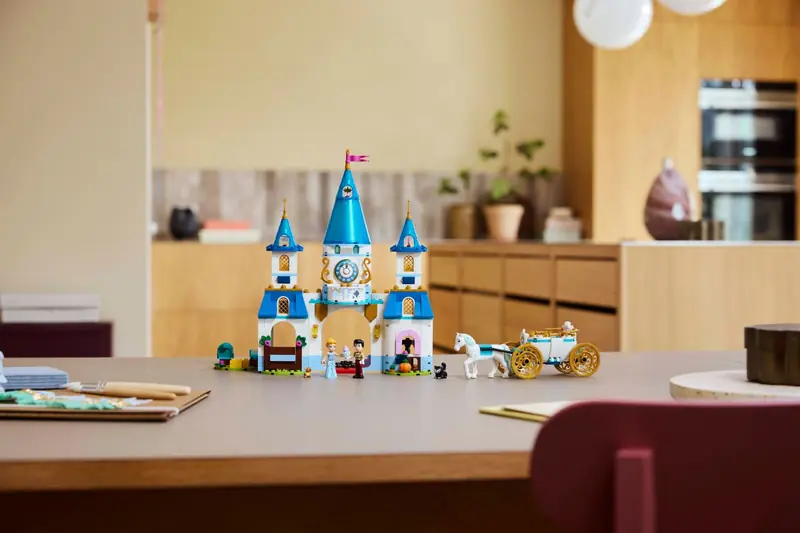LEGO 43275 Zamek Kopciuszka i kareta zdjęcie 11