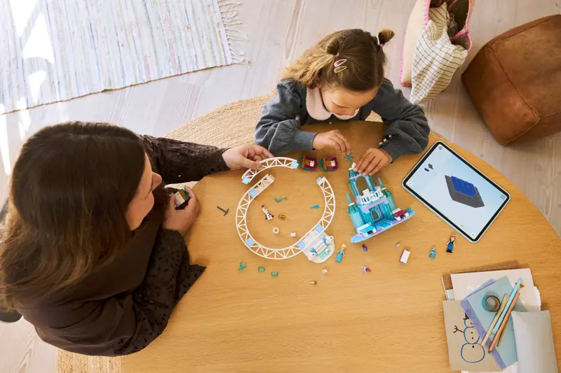 LEGO 43281 Lodowy zamek Elzy i śnieżna przejażdżka zdjęcie 8