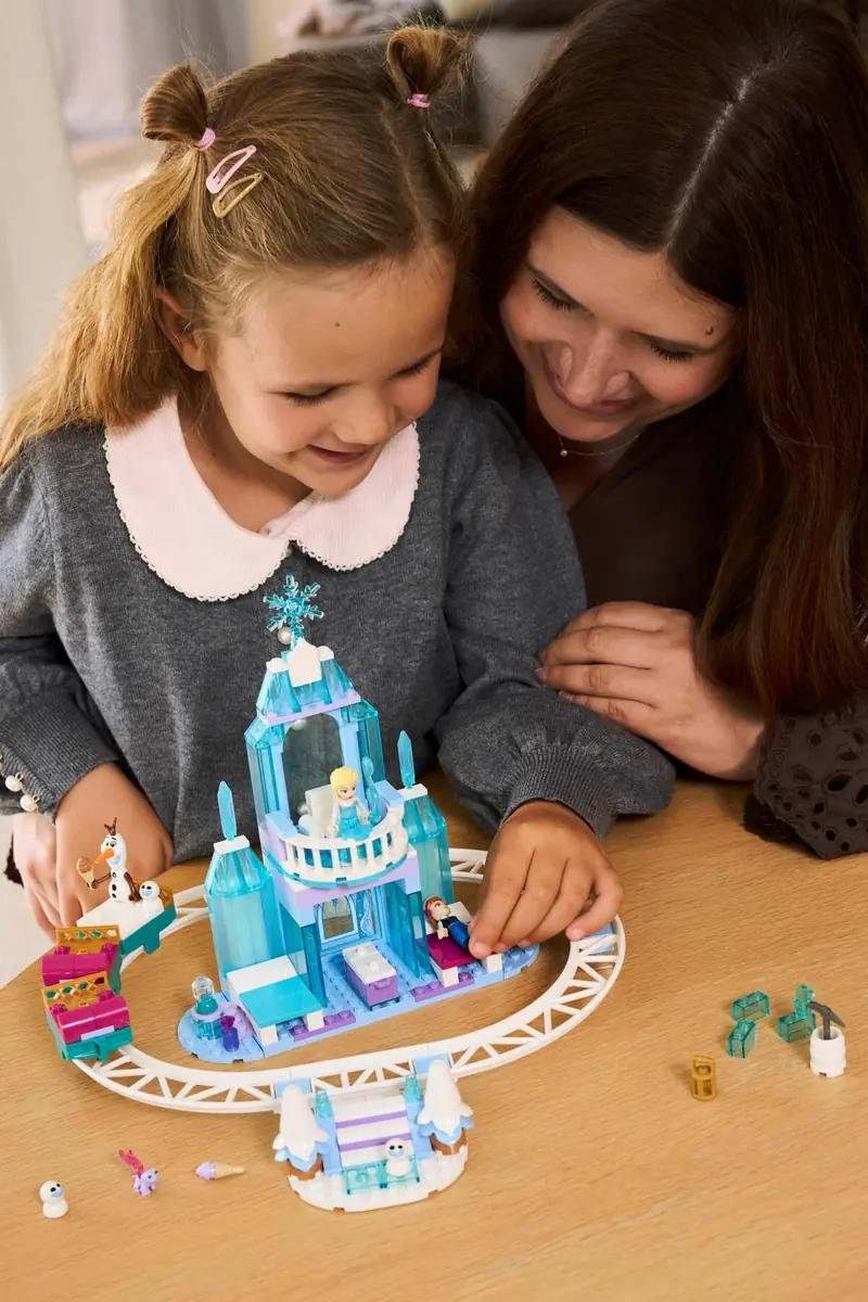 LEGO 43281 Lodowy zamek Elzy i śnieżna przejażdżka zdjęcie 9
