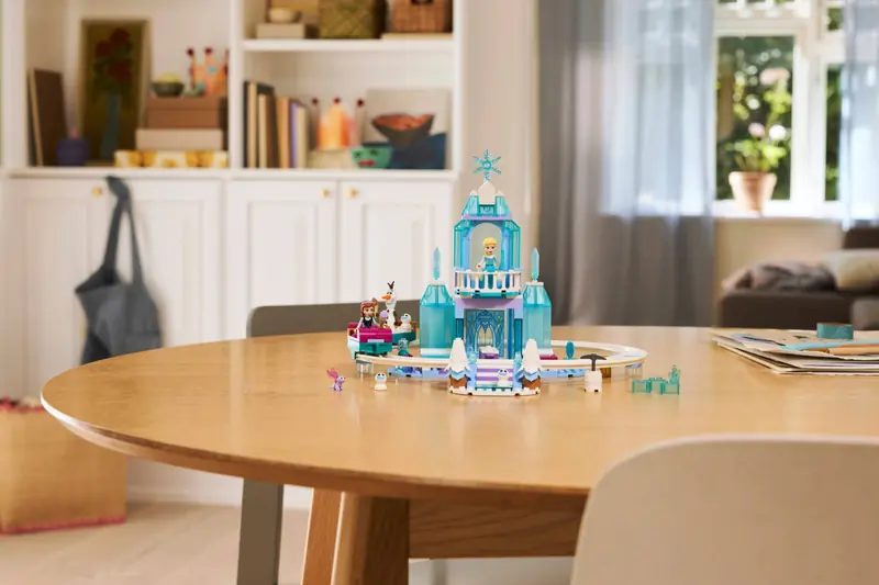 LEGO 43281 Lodowy zamek Elzy i śnieżna przejażdżka zdjęcie 7