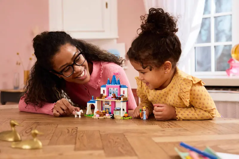 LEGO 43283 Zamek Kopciuszka i jej zwierzęcych przyjaciół zdjęcie 10