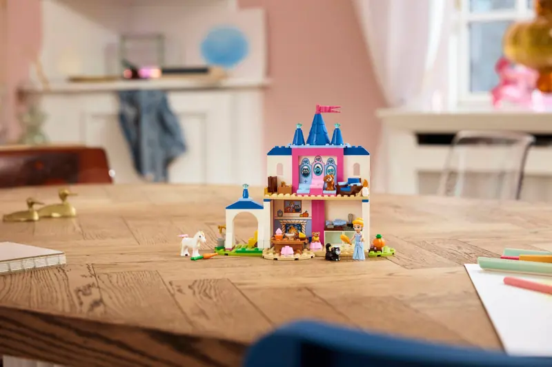 LEGO 43283 Zamek Kopciuszka i jej zwierzęcych przyjaciół zdjęcie 8