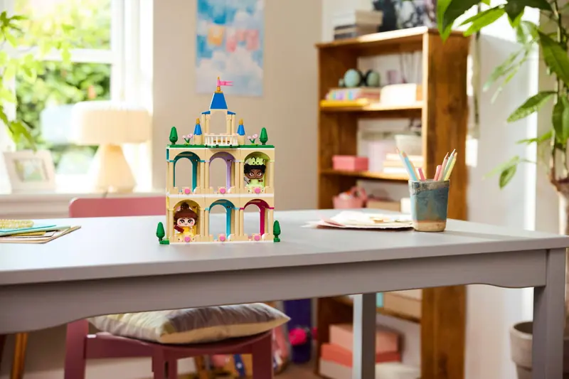 LEGO 43291 Mała Bella i Tiana z zamkiem zdjęcie 11