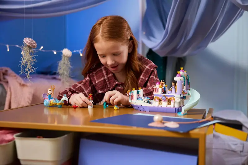 LEGO 43299 Królewska łódź weselna Arielki zdjęcie 11