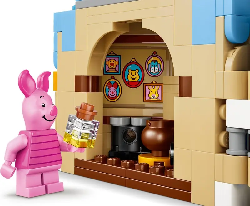 LEGO 43305 Przyjęcie urodzinowe Prosiaczka zdjęcie 8