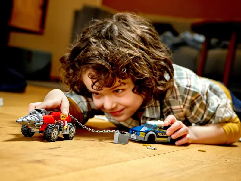 LEGO 60273 Policyjny pościg za wiertnicą zdjęcie 10
