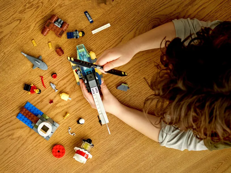 LEGO 60274 Policja specjalna i zatrzymanie w latarni morskiej zdjęcie 13