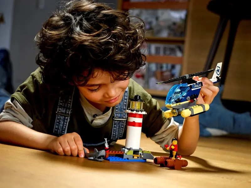 LEGO 60274 Policja specjalna i zatrzymanie w latarni morskiej zdjęcie 10