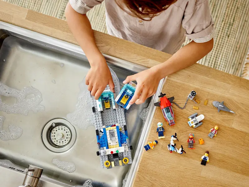 LEGO 60277 Policyjna łódź patrolowa zdjęcie 10