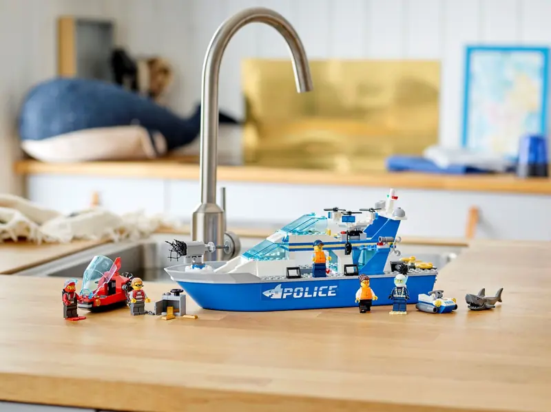 LEGO 60277 Policyjna łódź patrolowa zdjęcie 12