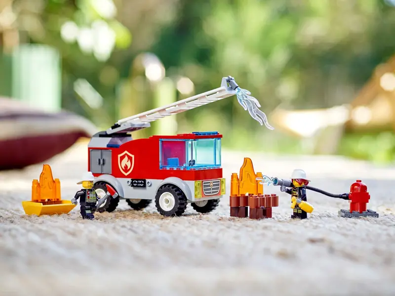 LEGO 60280 Wóz strażacki z drabiną zdjęcie 9