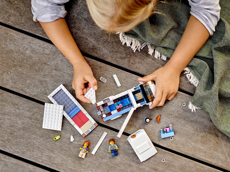 LEGO 60283 Wakacyjny kamper zdjęcie 10