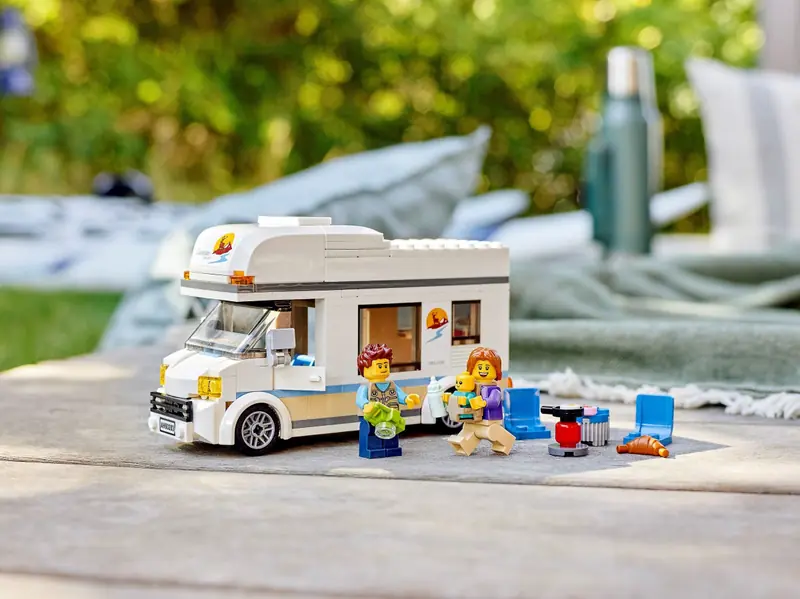 LEGO 60283 Wakacyjny kamper zdjęcie 9