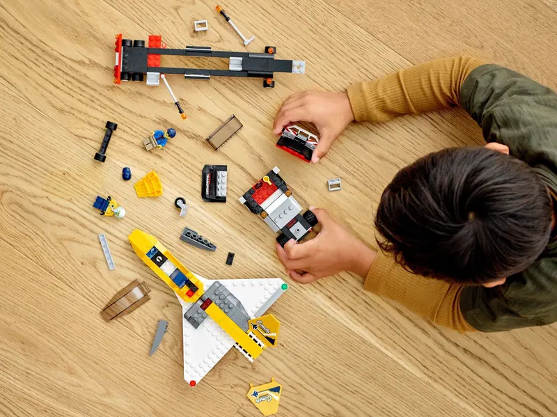 LEGO 60289 Transporter odrzutowca pokazowego zdjęcie 10