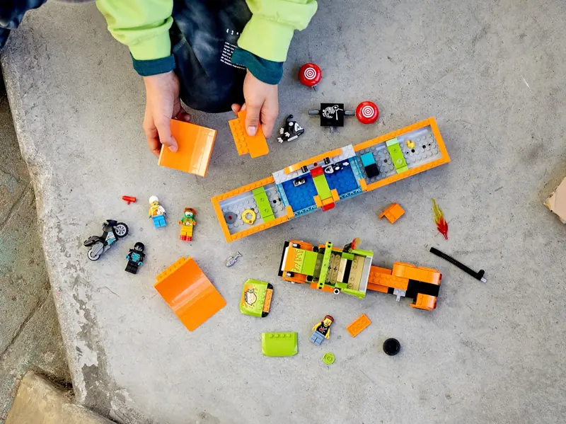 LEGO 60294 Ciężarówka kaskaderska zdjęcie 14