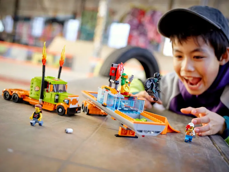 LEGO 60294 Ciężarówka kaskaderska zdjęcie 10
