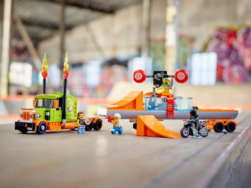 LEGO 60294 Ciężarówka kaskaderska zdjęcie 13