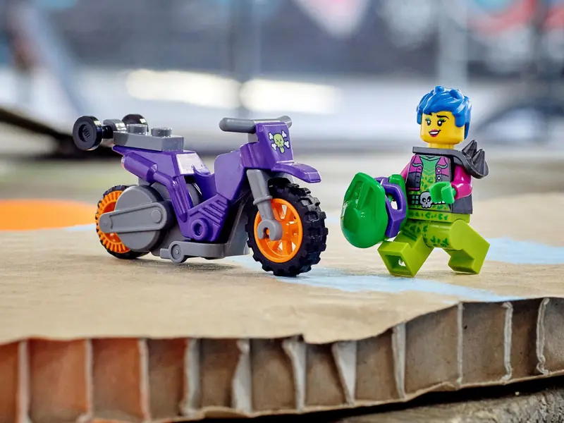 LEGO 60296 Wheelie na motocyklu kaskaderskim zdjęcie 8