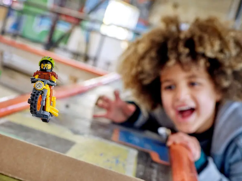 LEGO 60297 Demolka na motocyklu kaskaderskim zdjęcie 9