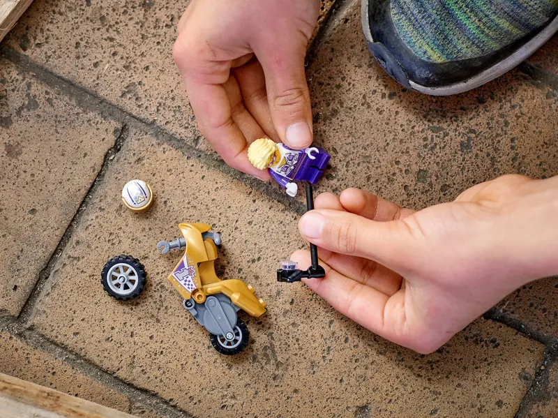 LEGO 60309 Selfie na motocyklu kaskaderskim zdjęcie 4