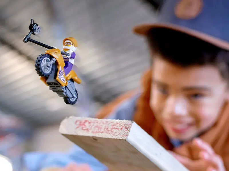 LEGO 60309 Selfie na motocyklu kaskaderskim zdjęcie 6