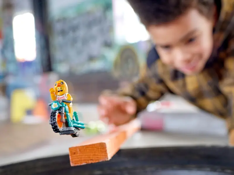 LEGO 60310 Motocykl kaskaderski z kurczakiem zdjęcie 5