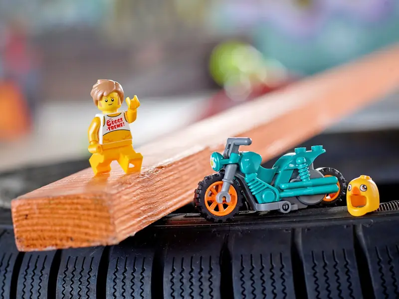 LEGO 60310 Motocykl kaskaderski z kurczakiem zdjęcie 7