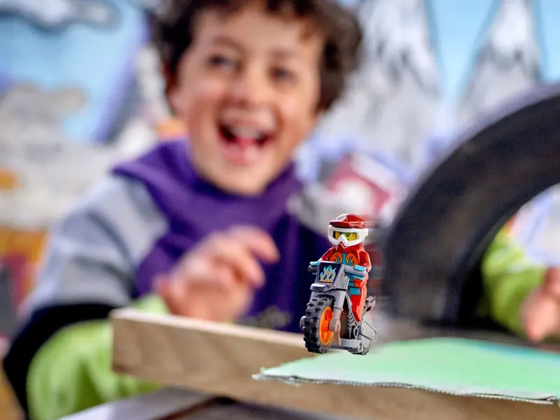 LEGO 60311 Ognisty motocykl kaskaderski zdjęcie 9