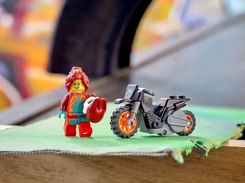 LEGO 60311 Ognisty motocykl kaskaderski zdjęcie 8