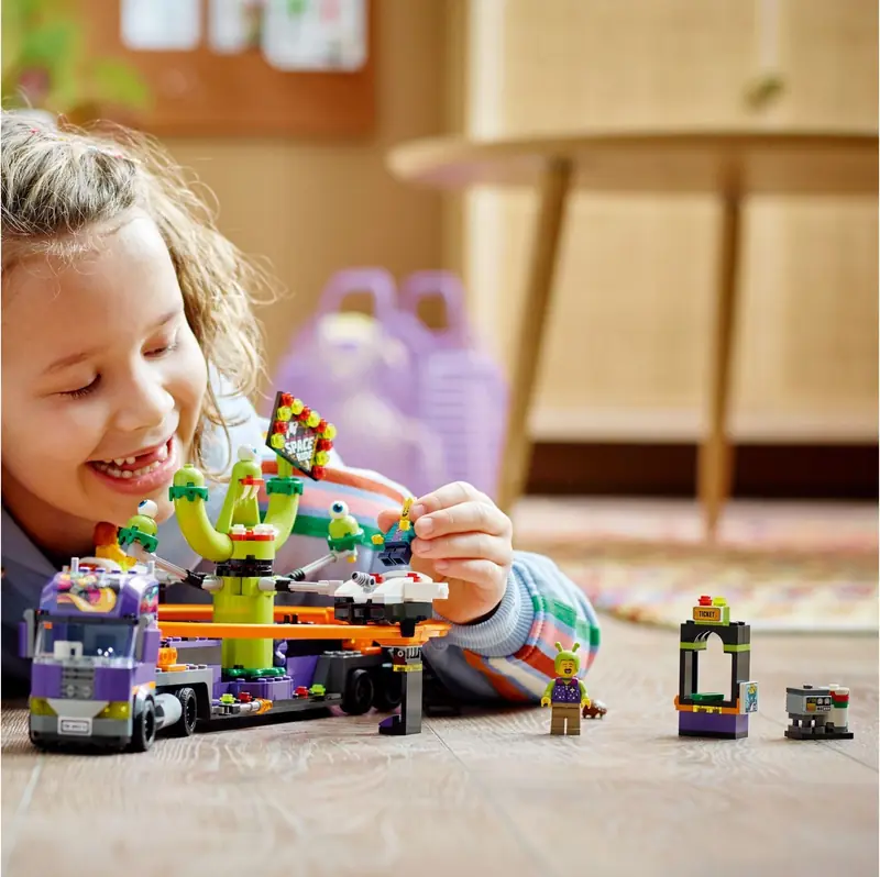 LEGO 60313 Ciężarówka z kosmiczną karuzelą zdjęcie 8