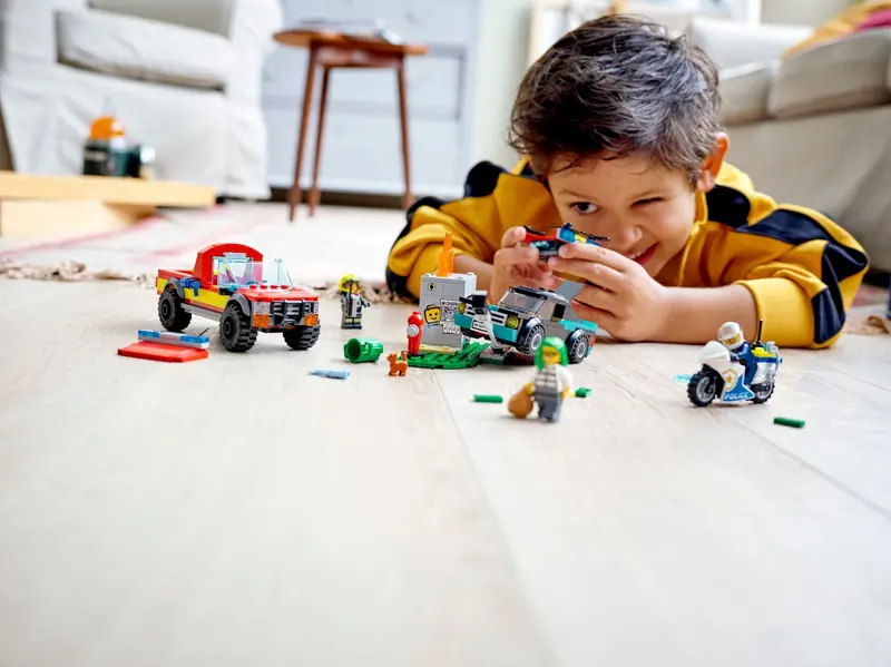 LEGO 60319 Akcja strażacka i policyjny pościg zdjęcie 8